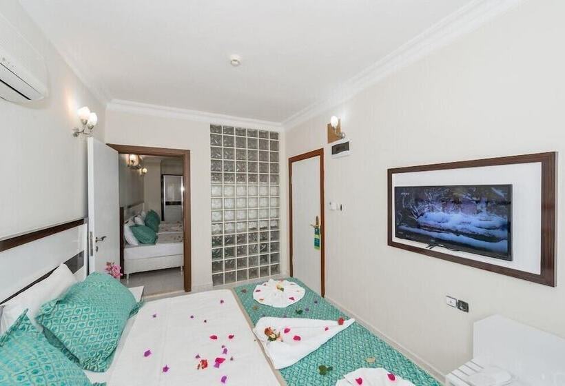 اتاق خانوادگی تودرتو, Otel Carpe Diem Gold