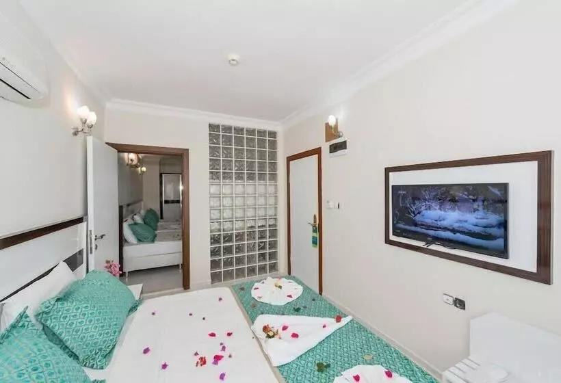 اتاق خانوادگی تودرتو, Otel Carpe Diem Gold