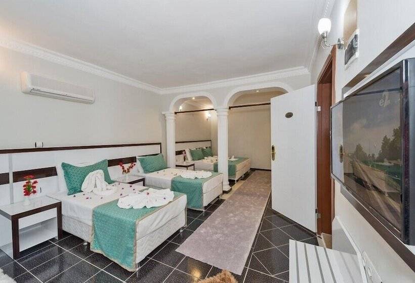 اتاق خانوادگی تودرتو, Otel Carpe Diem Gold