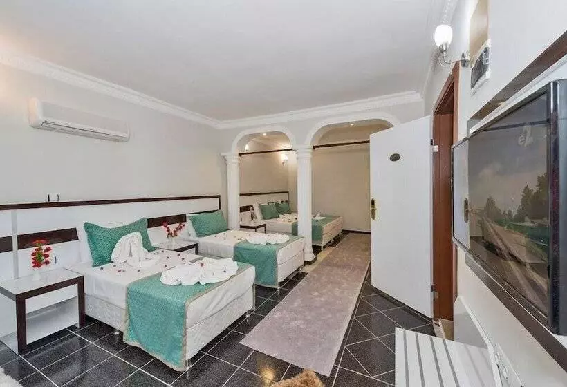 اتاق خانوادگی تودرتو, Otel Carpe Diem Gold