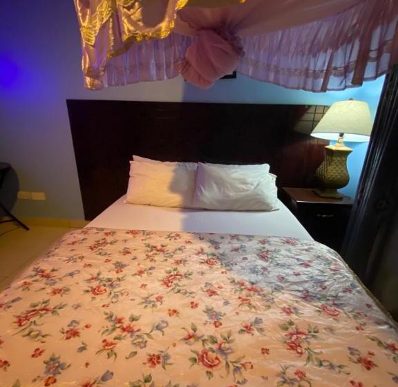 اتاق استاندارد یک تخته با بالکن, Bliss Hotel Nansana