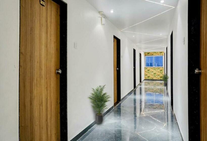 חדר דלוקס לשלושה, Collection O Galaxy Stay