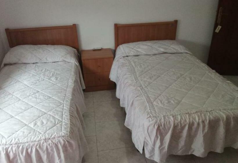 ルームシェアのワンベッド, Albergue Bar Villamayor