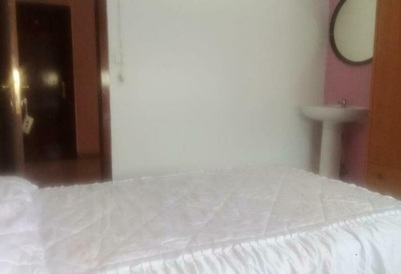 سرير فى غرفة مشتركه, Albergue Bar Villamayor