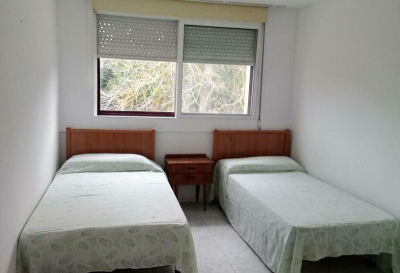 ルームシェアのワンベッド, Albergue Bar Villamayor