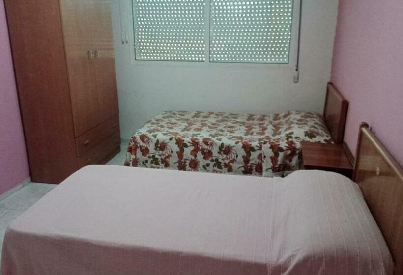 ルームシェアのワンベッド, Albergue Bar Villamayor