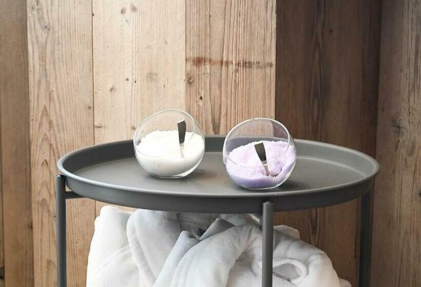 סוויטת ג'וניור נוף הרים, Grey Castle Garnì&suite