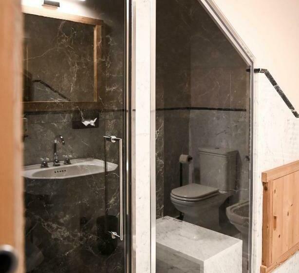 סוויטת ג'וניור נוף הרים, Grey Castle Garnì&suite