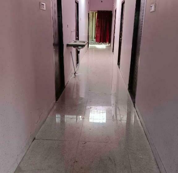 Трехместный Номер Классика, Oyo Hotel Sunrise
