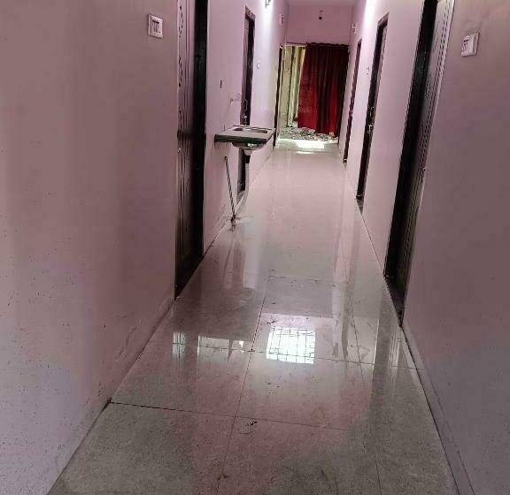 חדר קלאסי לשלושה, Oyo Hotel Sunrise