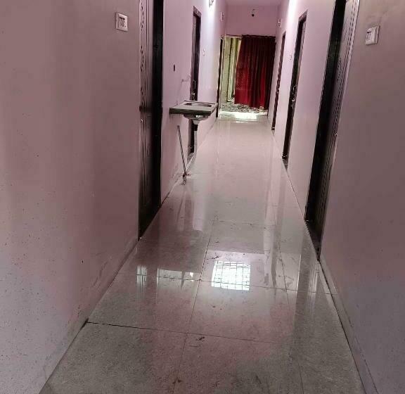 חדר קלאסי לשלושה, Oyo Hotel Sunrise