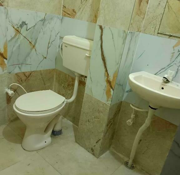 חדר קלאסי לשלושה, Oyo Hotel Sunrise