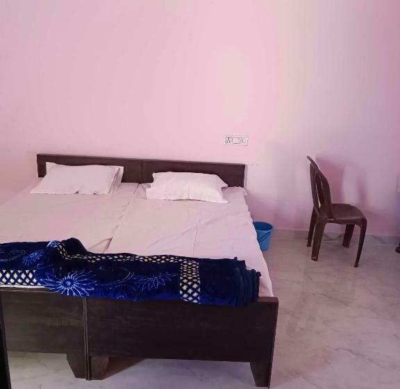 Трехместный Номер Классика, Oyo Hotel Sunrise