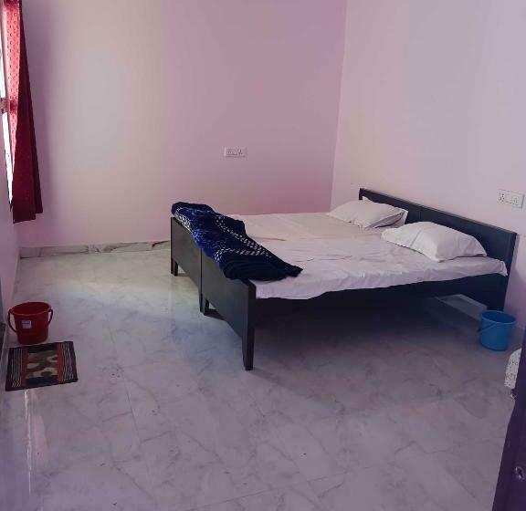 חדר קלאסי לשלושה, Oyo Hotel Sunrise