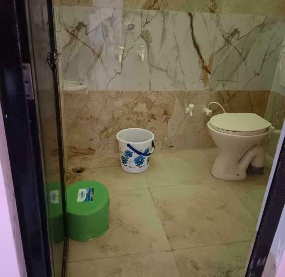 חדר קלאסי לשלושה, Oyo Hotel Sunrise