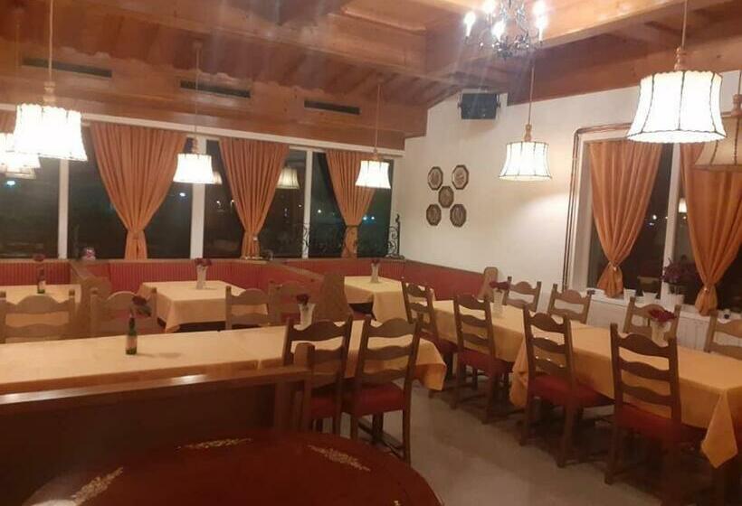 اتاق کلاسیک چهارنفره, Kupreška Bajka