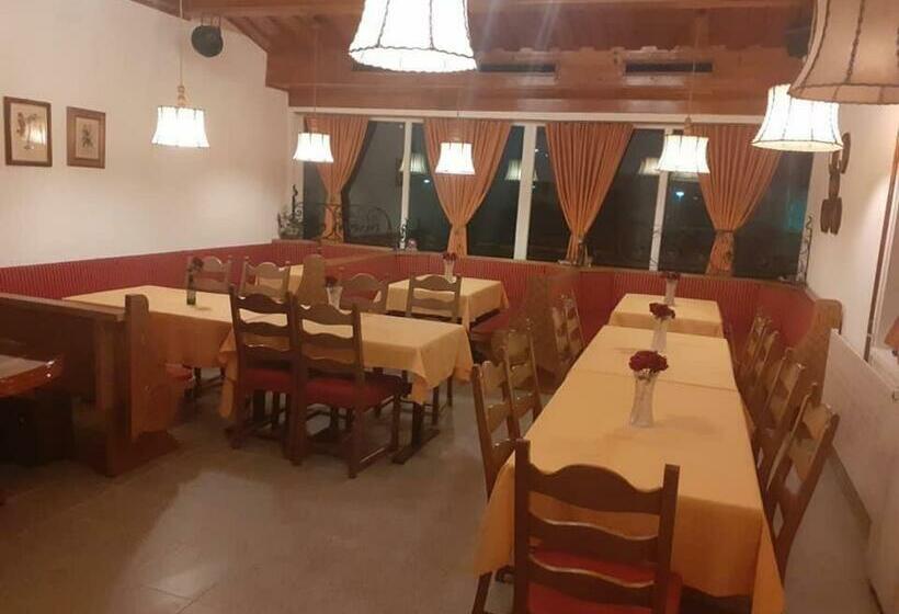 اتاق کلاسیک چهارنفره, Kupreška Bajka