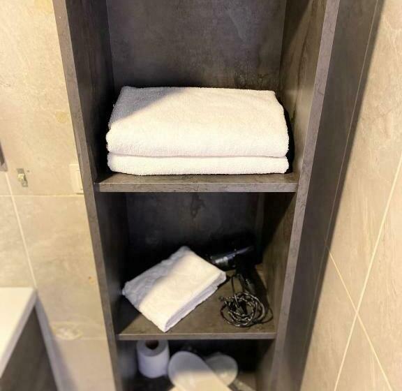 إستوديو قياسى, Pin Suites