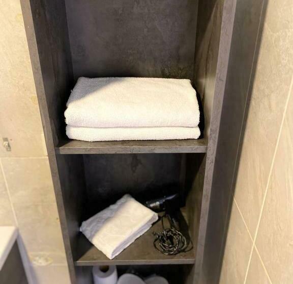 إستوديو قياسى, Pin Suites