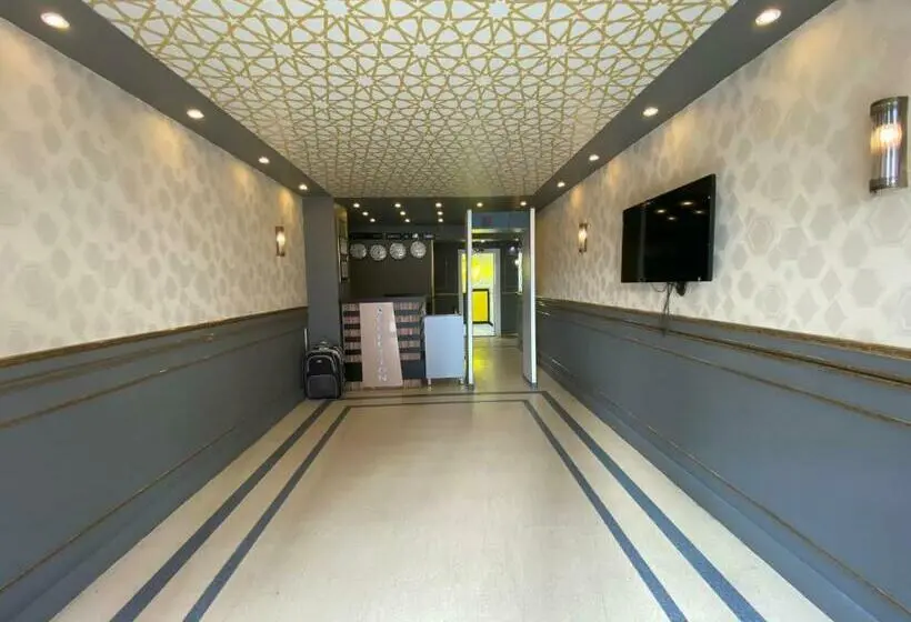 Standard-studio, Pin Suites