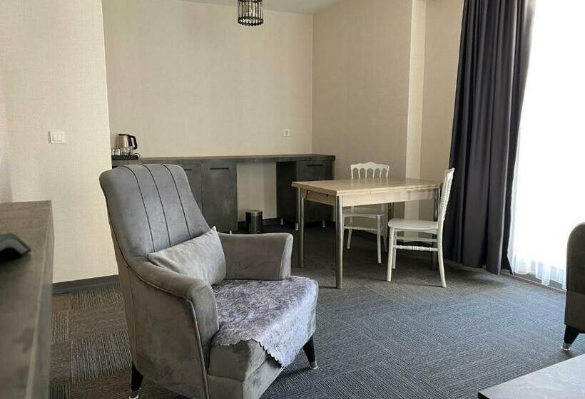 Студия Стандарт, Pin Suites