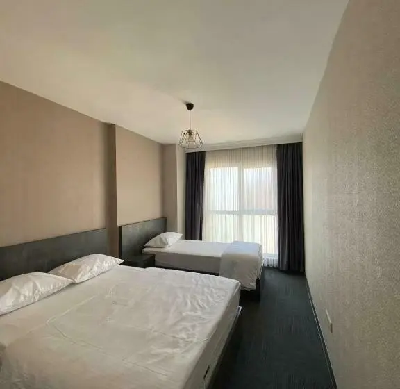 Deluxe-sviitti, Pin Suites