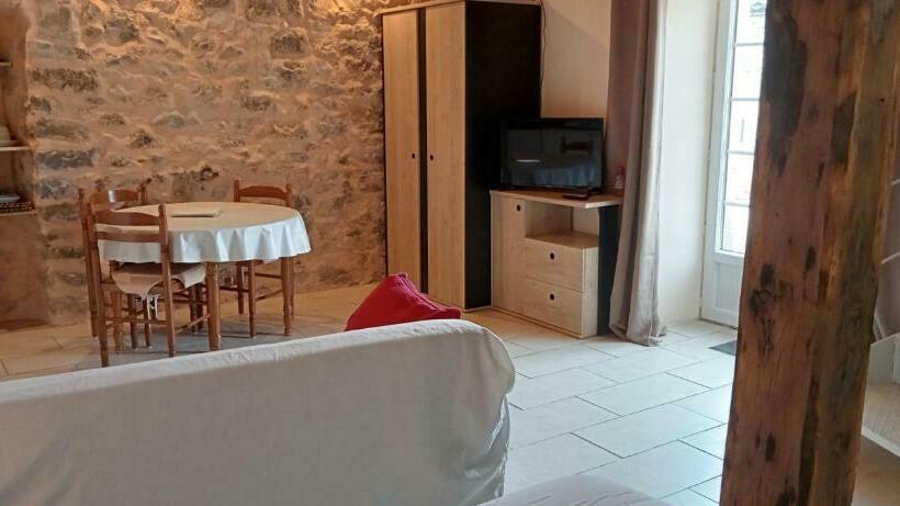 スタンダード４人部屋, La Dame Blanche