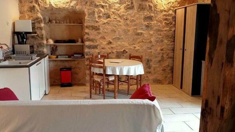 スタンダード４人部屋, La Dame Blanche