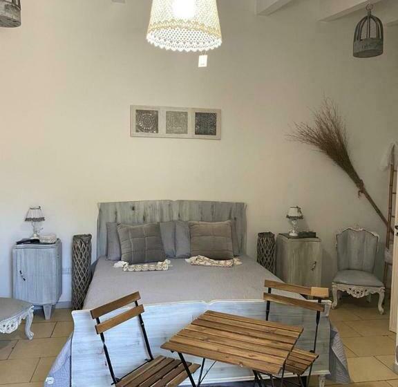 חדר קלאסי לשלושה, Masseria Li Vecchi