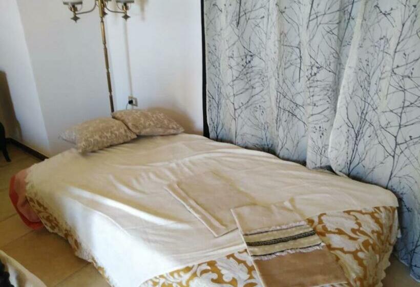 חדר קלאסי לשלושה, Masseria Li Vecchi