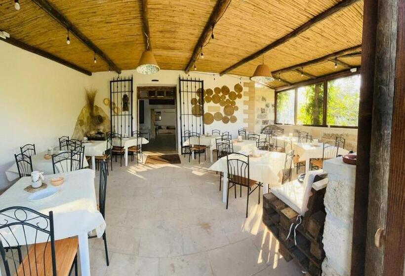 חדר קלאסי לשלושה, Masseria Li Vecchi