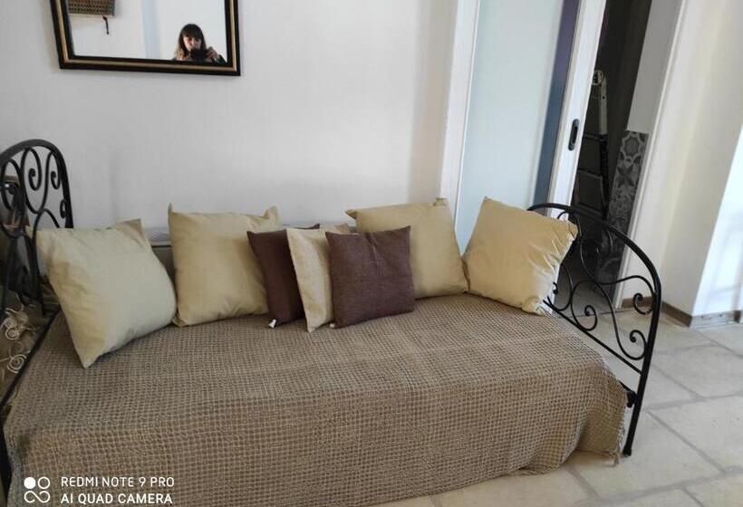 חדר קלאסי לשלושה, Masseria Li Vecchi