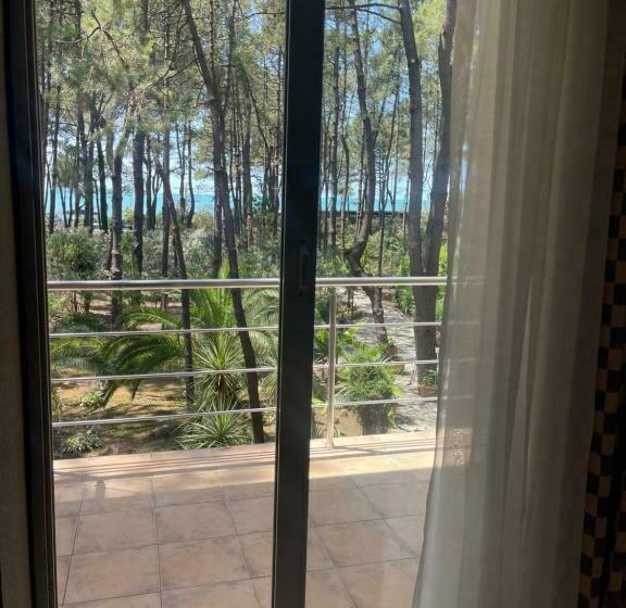اتاق خانوادگی با چشم‌انداز دریا, Andamati Beach Resort