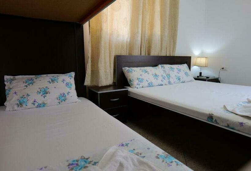 חדר משפחתי, Panorama Piqeras