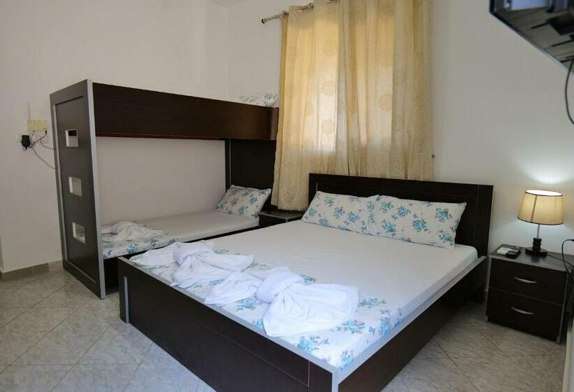 חדר משפחתי, Panorama Piqeras