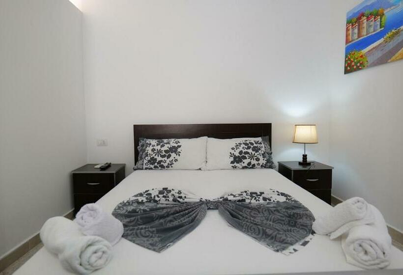 חדר סטנדרט לשלושה, Panorama Piqeras