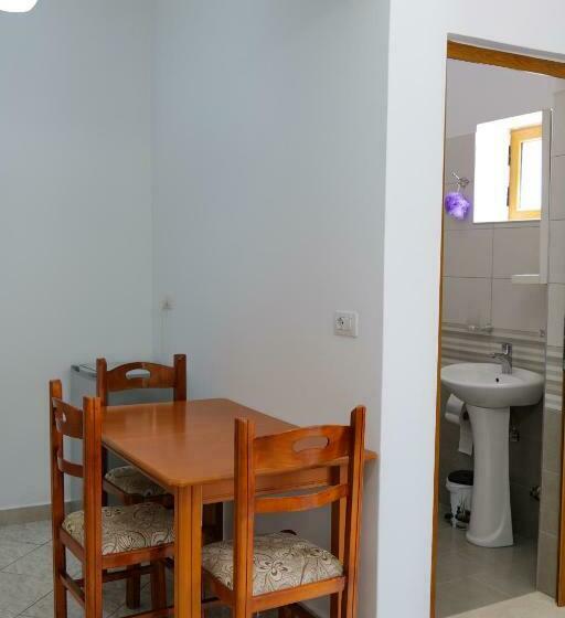 חדר סטנדרט לשלושה, Panorama Piqeras