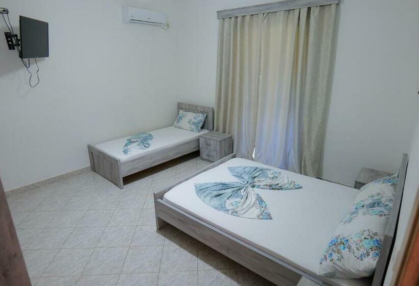 חדר סטנדרט לשלושה עם מרפסת, Panorama Piqeras