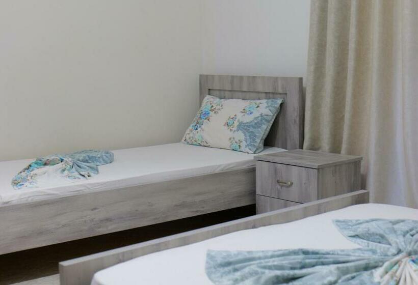 חדר סטנדרט לשלושה עם מרפסת, Panorama Piqeras