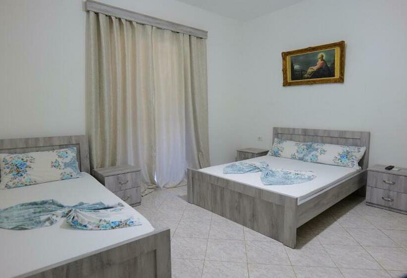 اتاق استاندارد سه تخته با بالکن, Panorama Piqeras