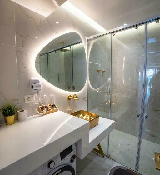 جناح سوبيريور, Adam & Eve Suites