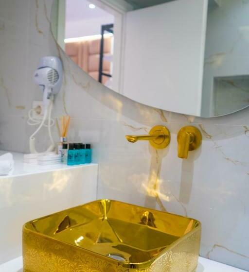 جناح سوبيريور, Adam & Eve Suites