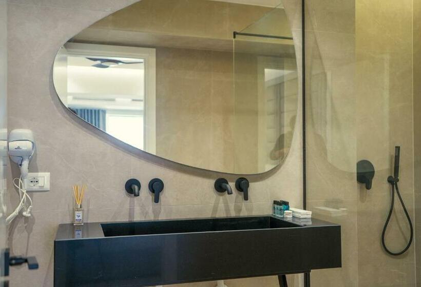 スーペリアースイート, Adam & Eve Suites