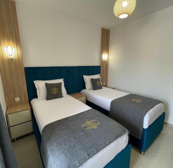 اتاق استاندارد با بالکن, šars