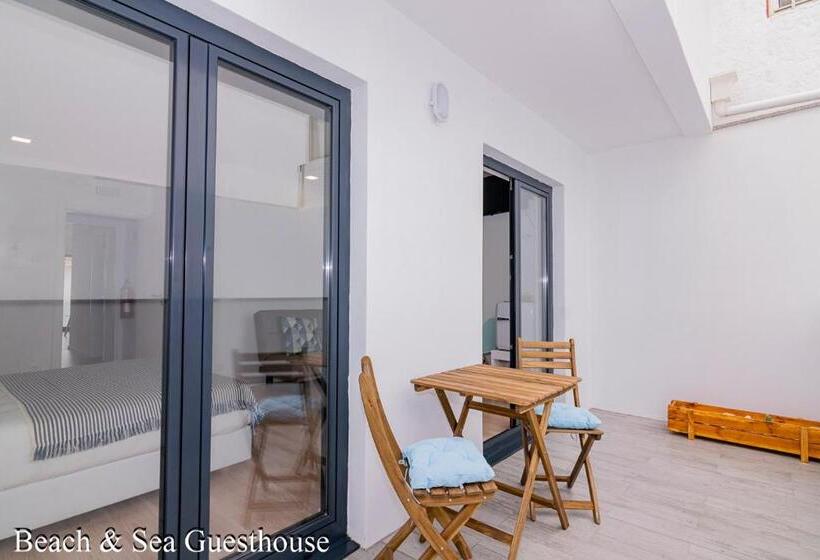 سوئیت با بالکن, Beach & Sea Guesthouse