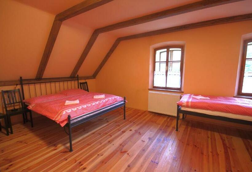 غرفة عائلية, Bělský Dvůr