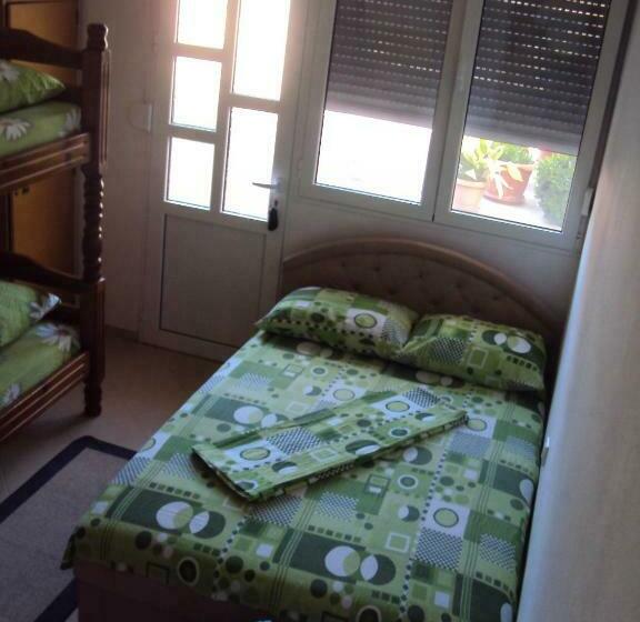 Economy Quadruple Room, Planet Rooms
