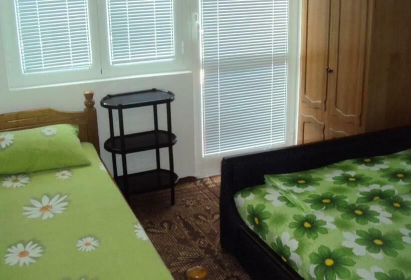 اتاق استاندارد سه تخته با بالکن, Planet Rooms