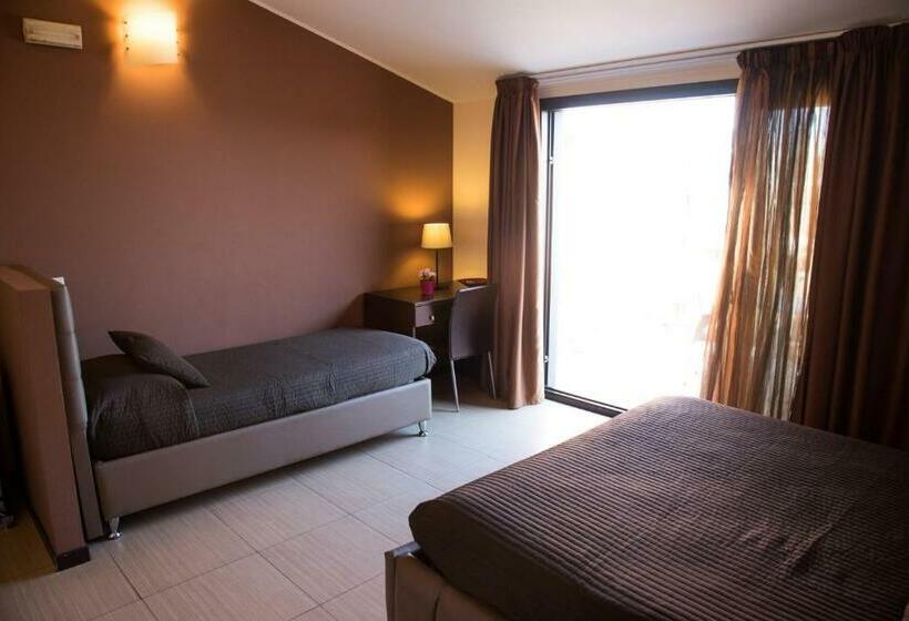 带海景的高档三人间, Acitrezza B&b