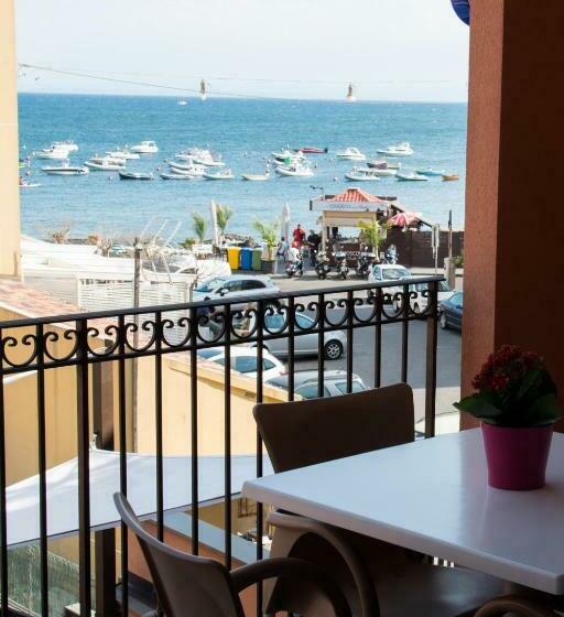 四人高级间, Acitrezza B&b